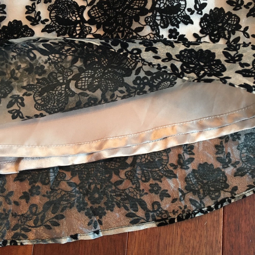 SOLD Beautiful EXPRESS skirt! Excellent condition! - Picture 4 of 5